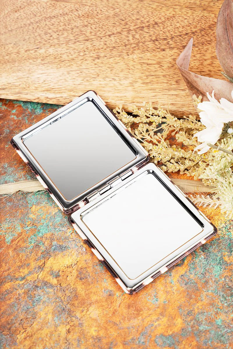 SEIZE THE MOO-MENT SQUARE COMPACT MIRROR